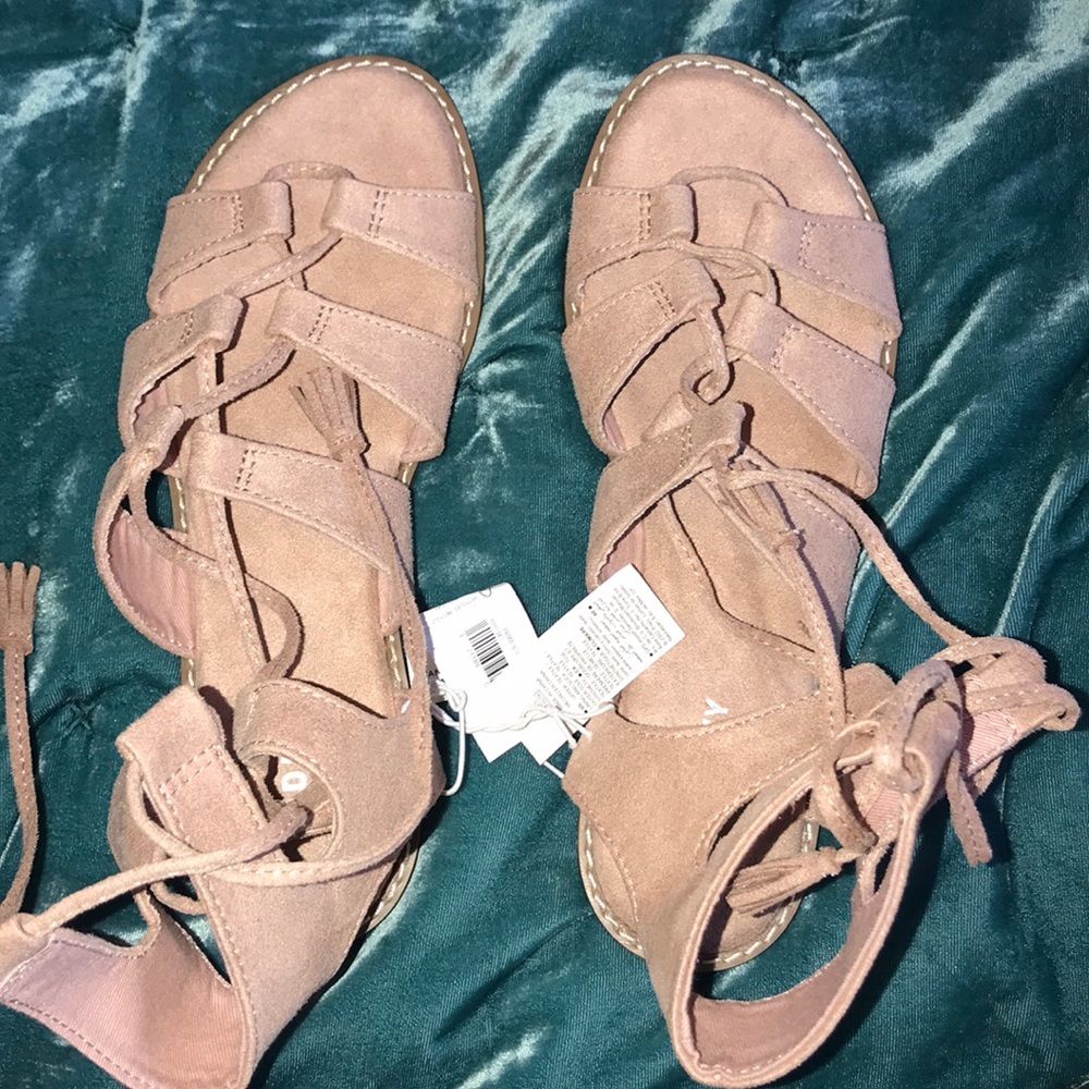 BRAND NEW Old Navy Sandals (Sz 6.5)